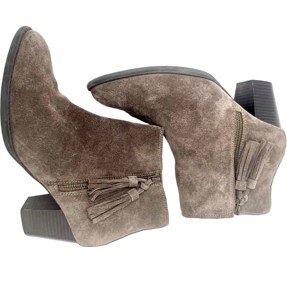 Vionic women's Madeline Greige Weatherproof Suede Ankle Boot size 9 - Picture 5 of 13